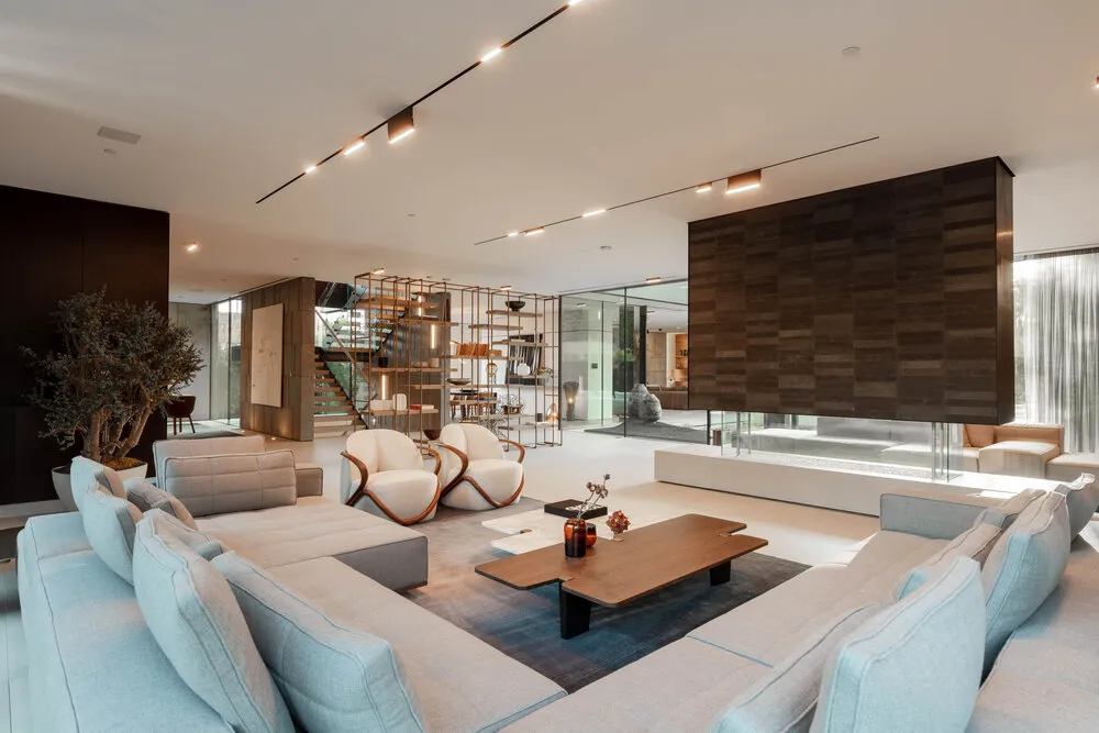 Beverly Hills Sanctuary · A Masterclass in Modernist Opulence